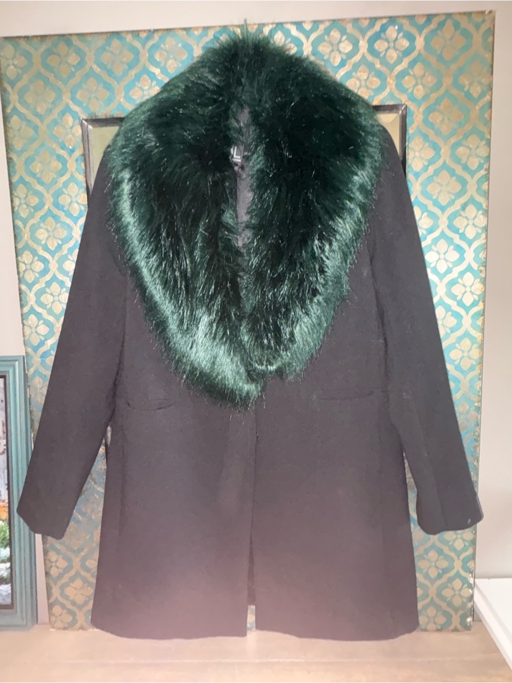 Forever 21 womens overcoat size M emerald green faux fur statement piece fall26